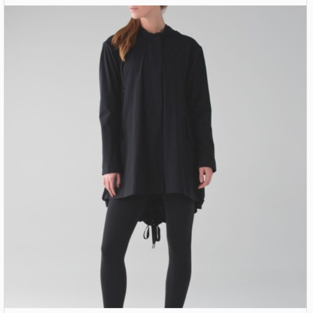 Lululemon Swing Trench - Size 6